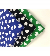 Musterstoffe mit Herzen